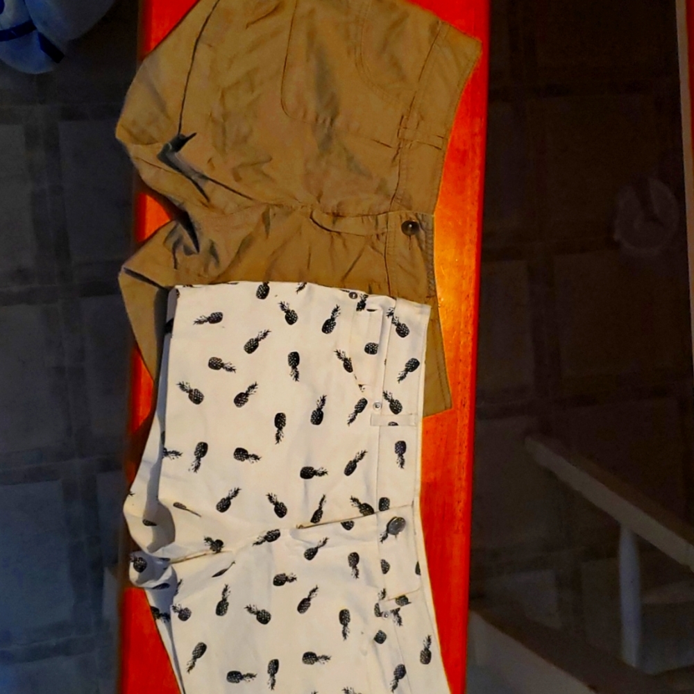 Shorts lot Guess and dollhouse